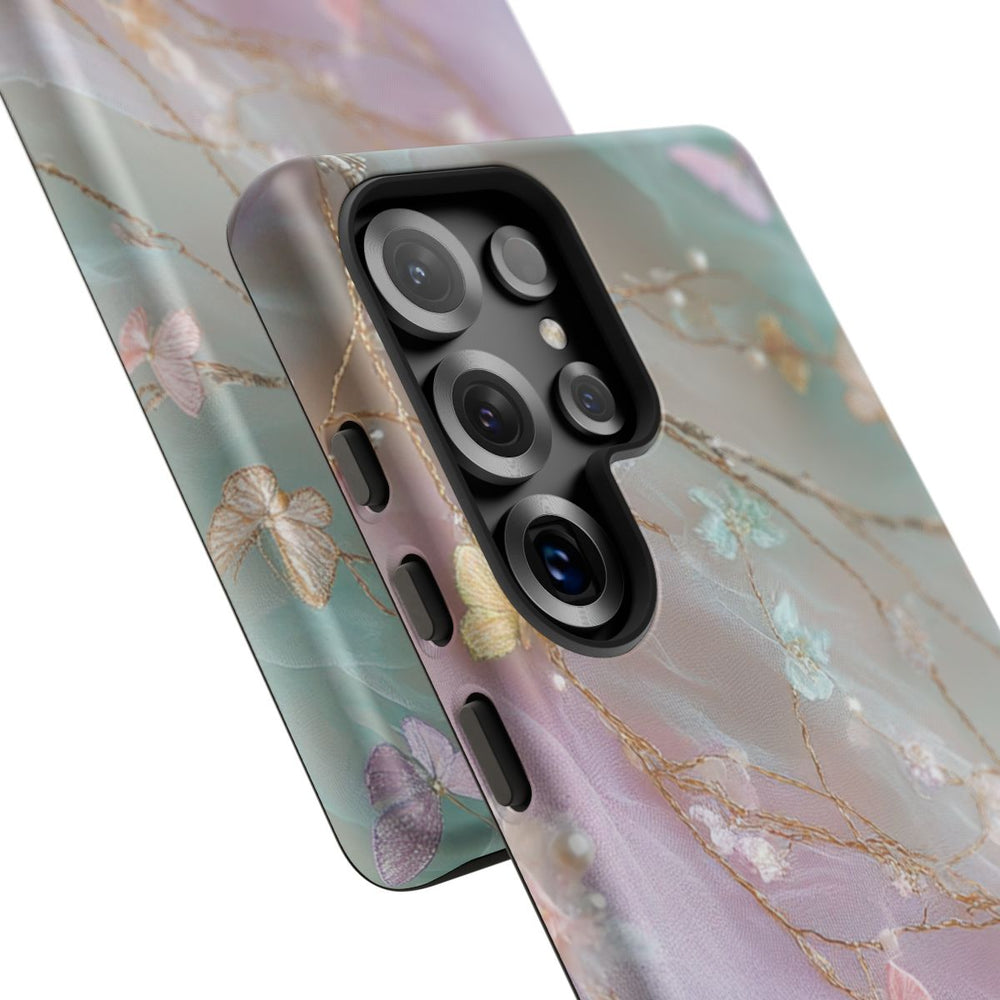 Iridescerende Pastelvlinders en Rankmotief