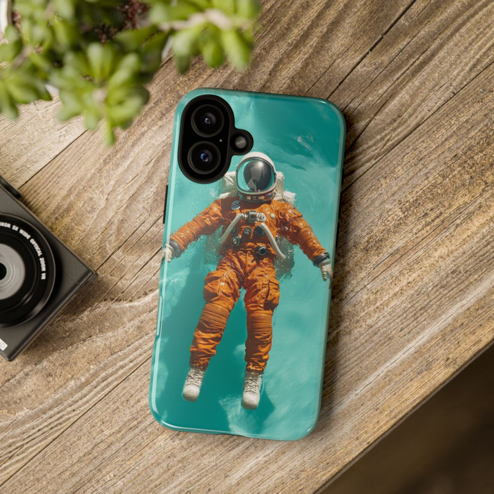 Astronaut in Oranje Pak Zwevend op Water