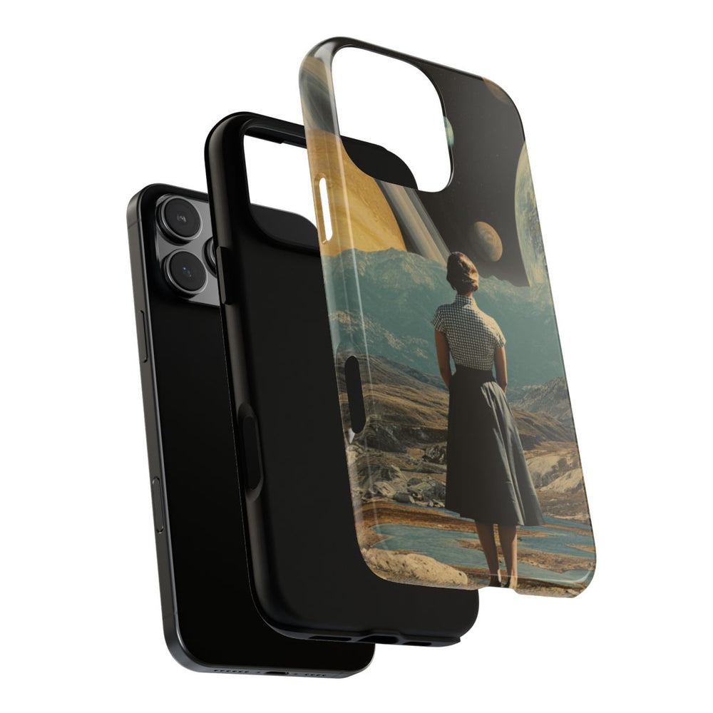Vrouw in Vintage Jurk met Planetenlandschap