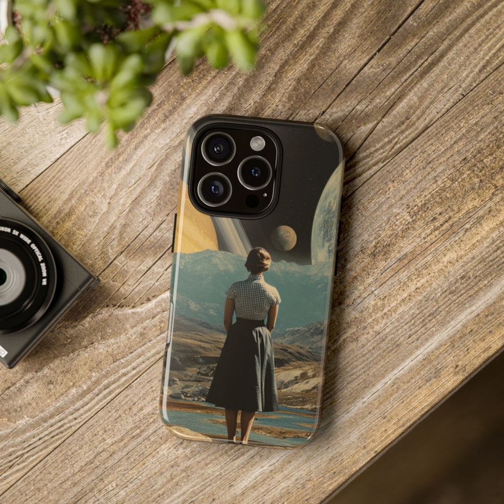Vrouw in Vintage Jurk met Planetenlandschap