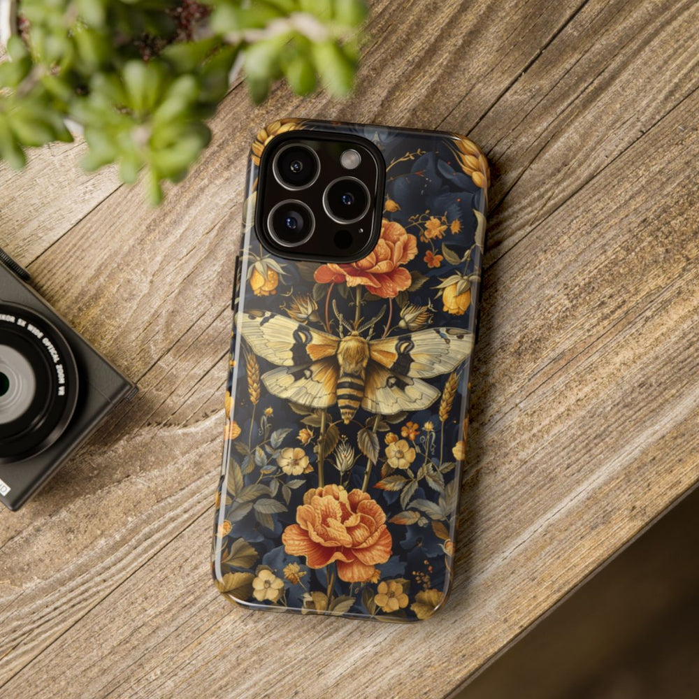 Gouden Bloemen en Mottenpatroon op Donkerblauw