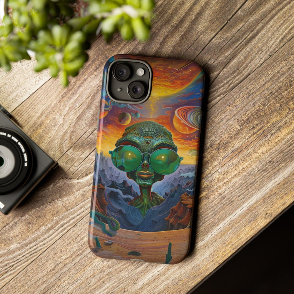 Groene Alien met Zonnebril in Psychedelisch Ruimtelandschap