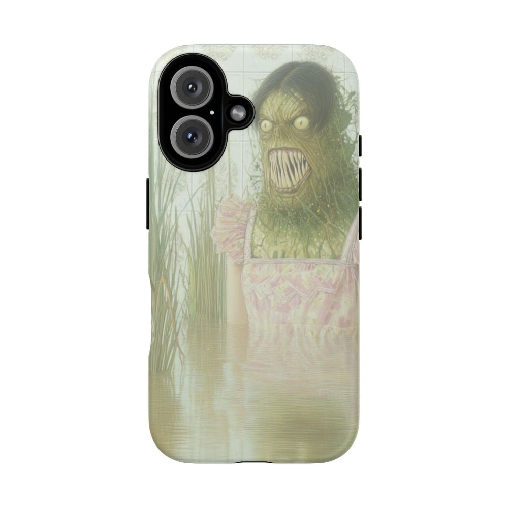 Groen Monster in Roze Jurk tussen Riet
