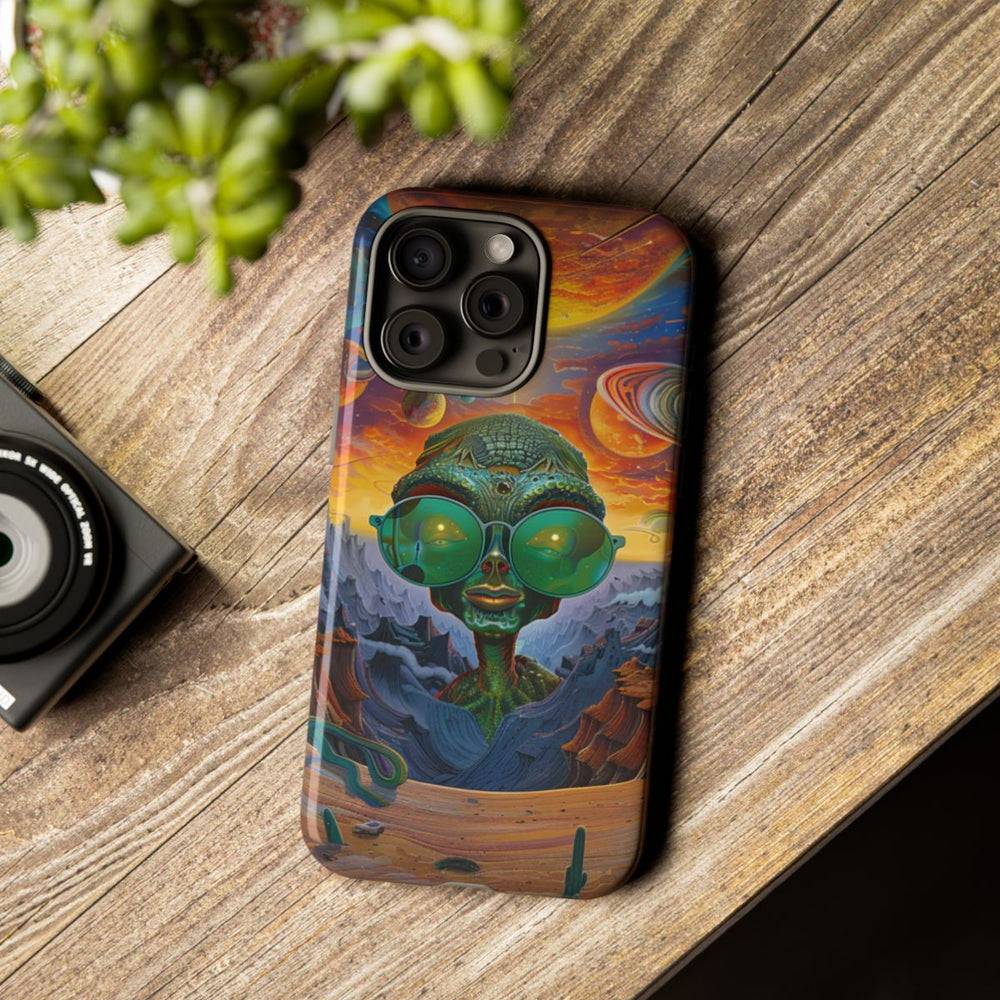 Groene Alien met Zonnebril in Psychedelisch Ruimtelandschap