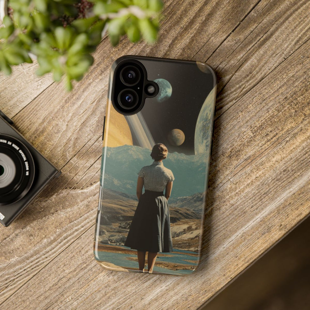 Vrouw in Vintage Jurk met Planetenlandschap