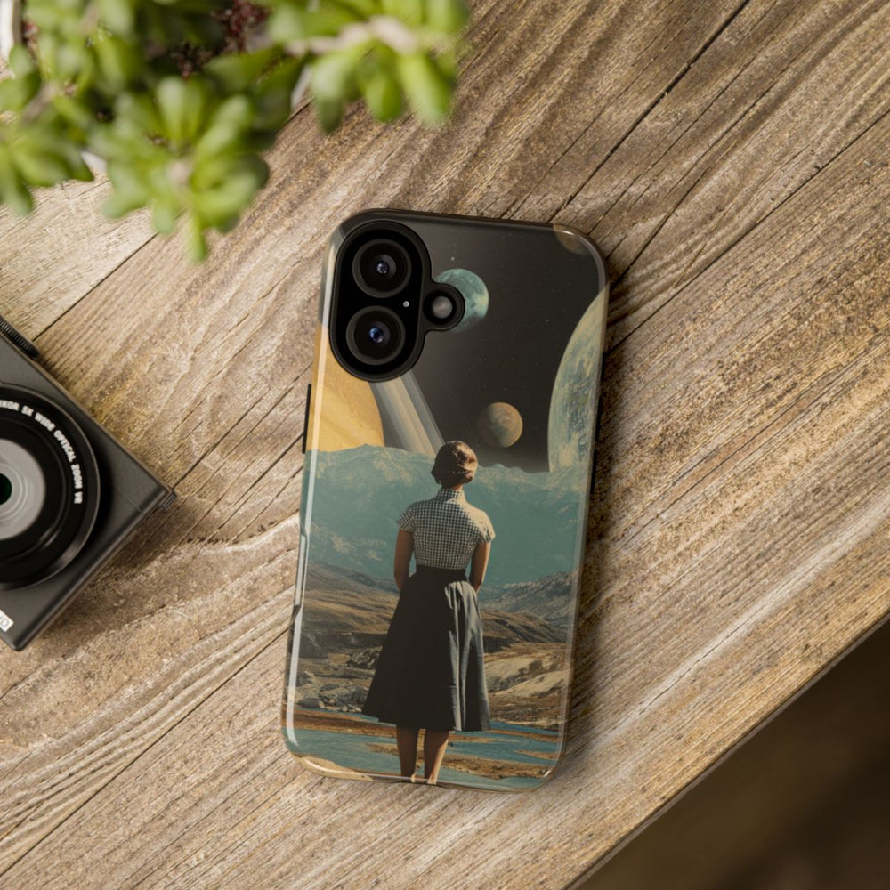 Vrouw in Vintage Jurk met Planetenlandschap