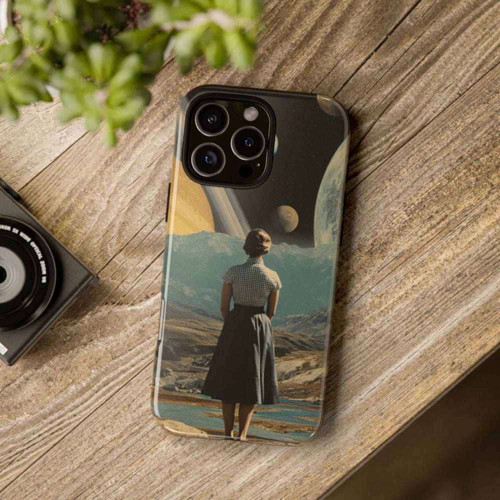 Vrouw in Vintage Jurk met Planetenlandschap