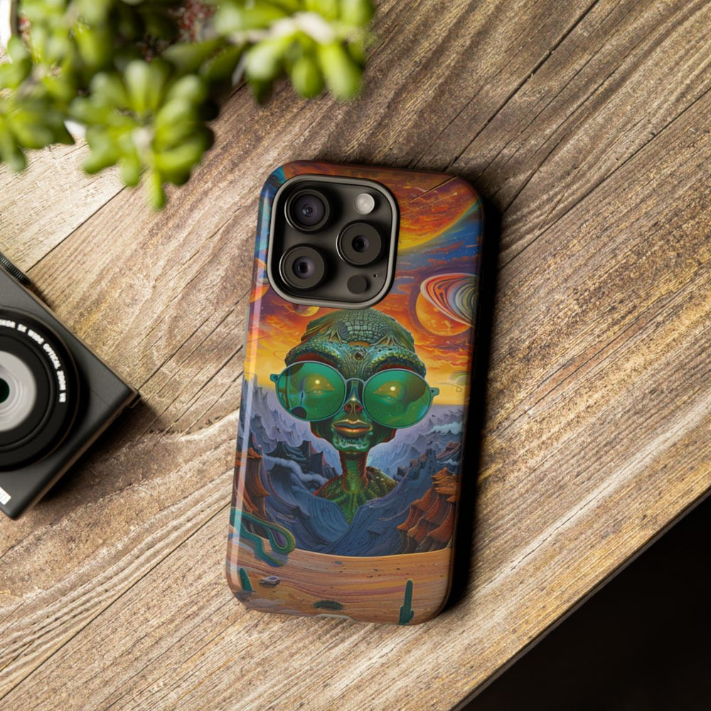 Groene Alien met Zonnebril in Psychedelisch Ruimtelandschap