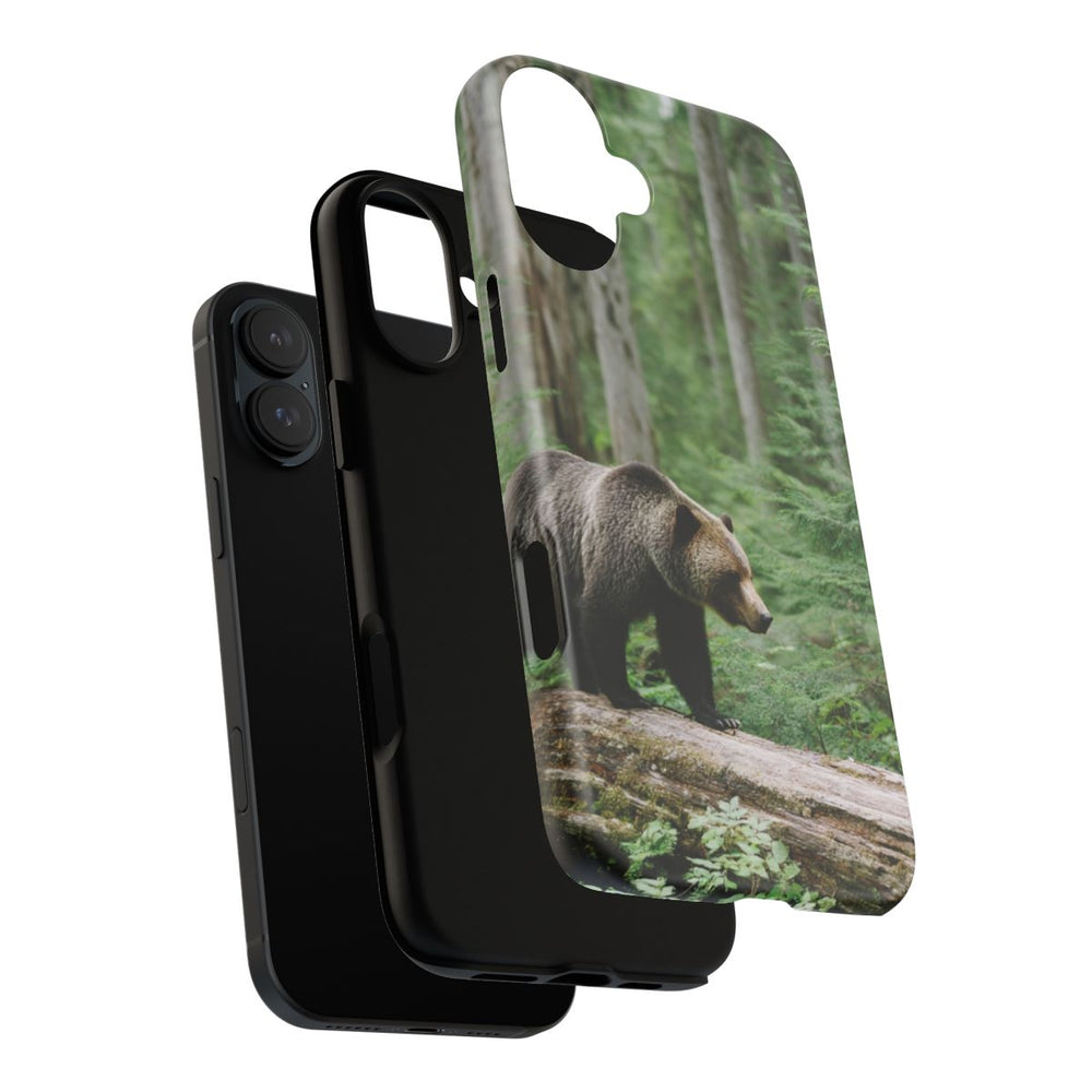 Grizzlybeer op Omgevallen Boomstam in Bos