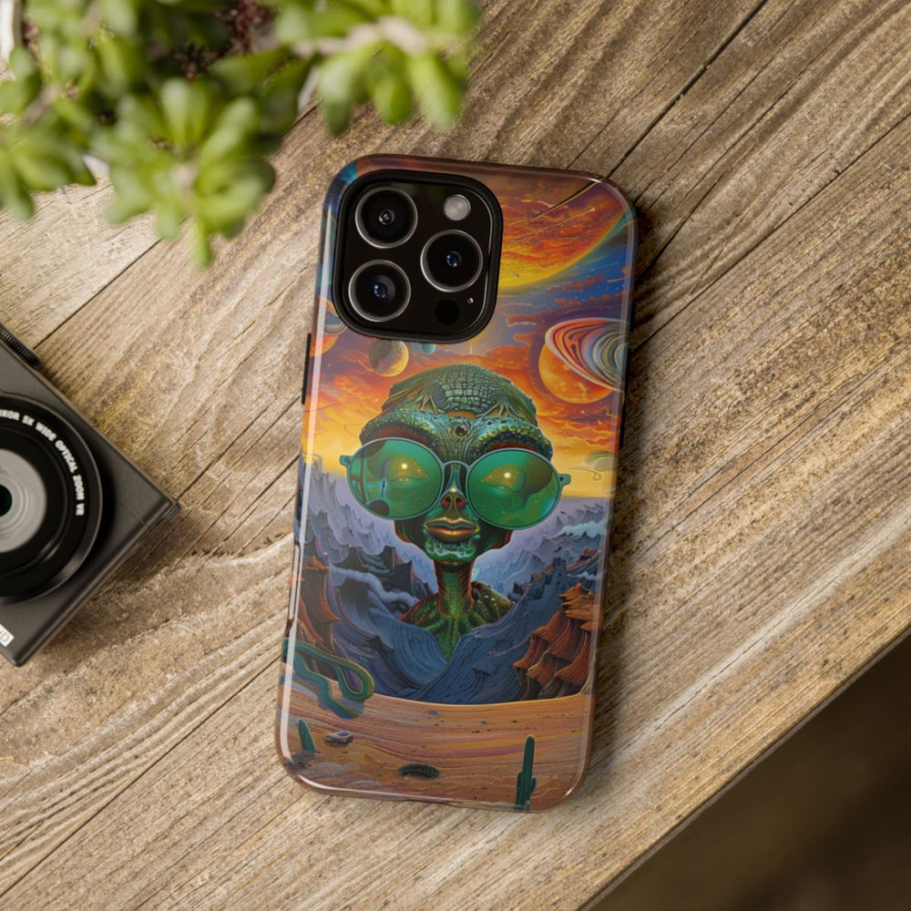 Groene Alien met Zonnebril in Psychedelisch Ruimtelandschap