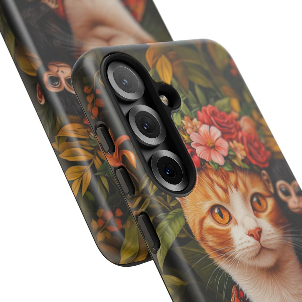 Gemberkleurige Kat met Bloemenkroon en Aapje