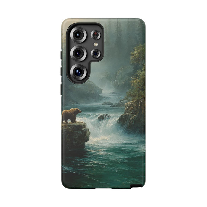 Bruine Beer bij Waterval