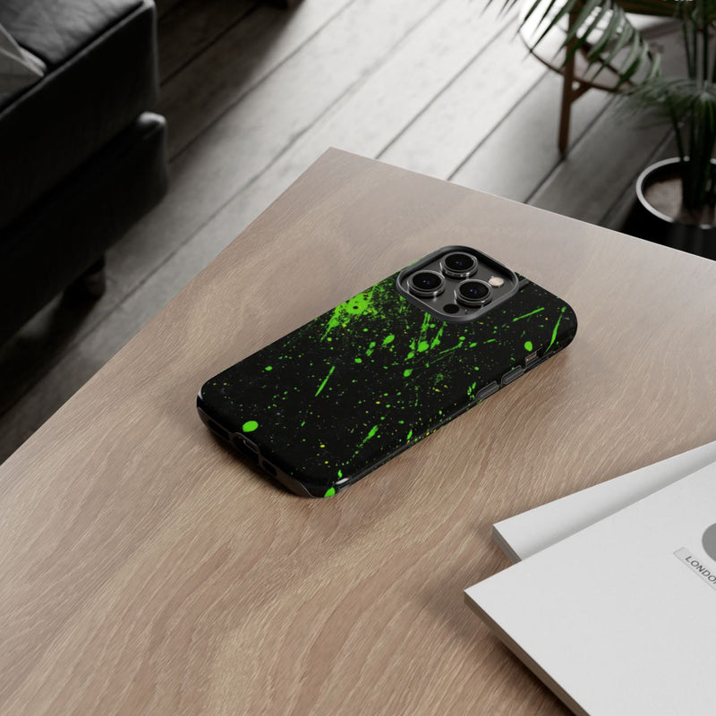 Neon Groene Spetters op Zwarte Achtergrond