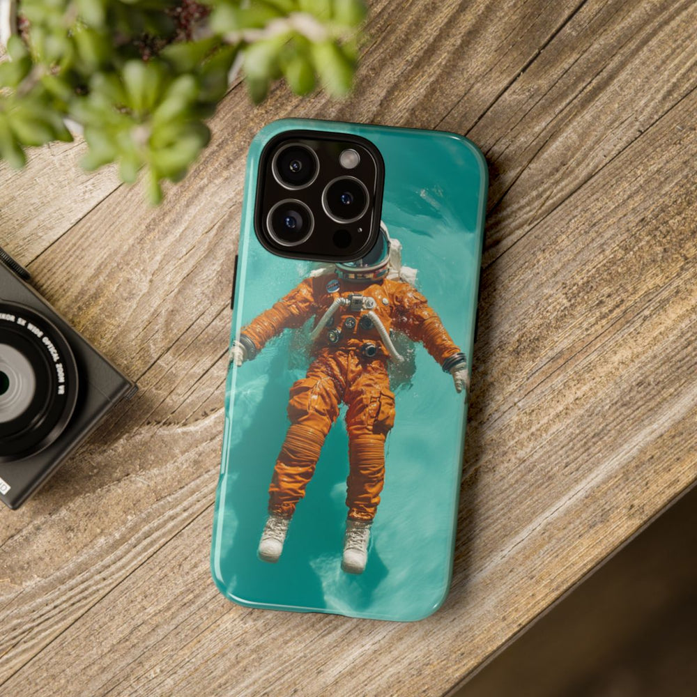 Astronaut in Oranje Pak Zwevend op Water