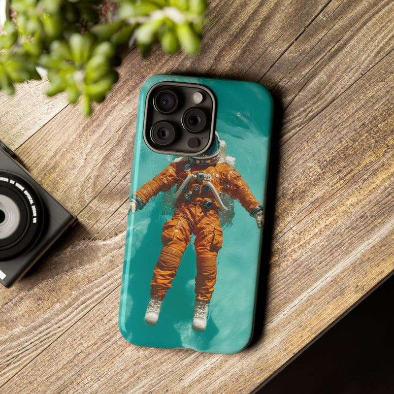 Astronaut in Oranje Pak Zwevend op Water