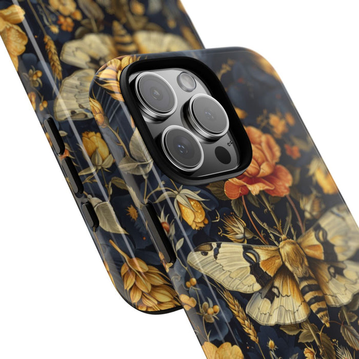 Gouden Bloemen en Mottenpatroon op Donkerblauw