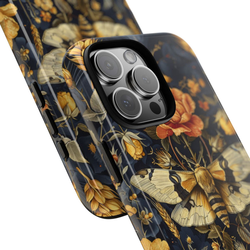 Gouden Bloemen en Mottenpatroon op Donkerblauw