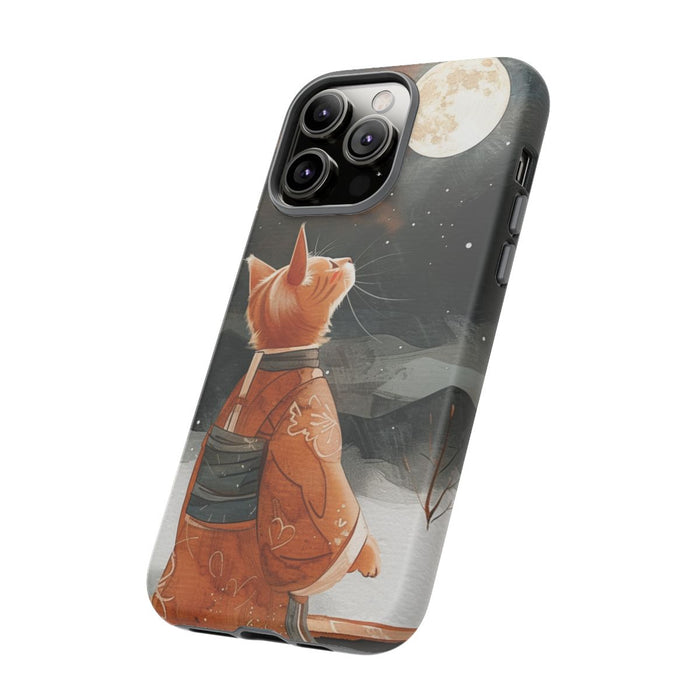 Oranje Kat in Traditioneel Gewaad onder Volle Maan
