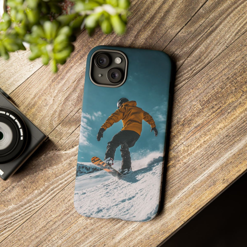 Snowboarder met Gele Jas op Besneeuwde Hellings