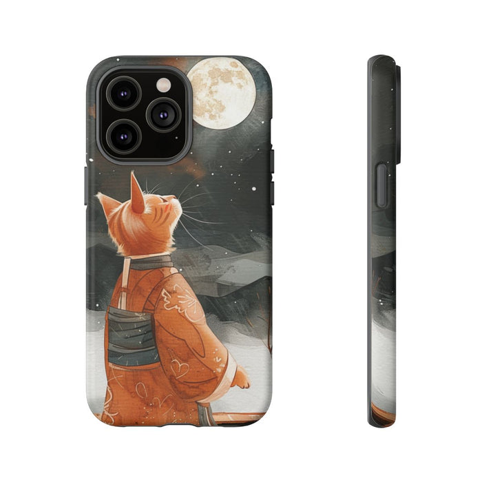 Oranje Kat in Traditioneel Gewaad onder Volle Maan