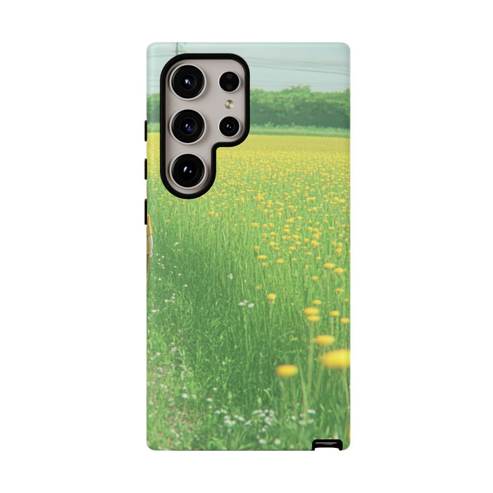 Jongen Wandelt Door Geel Bloemenveld