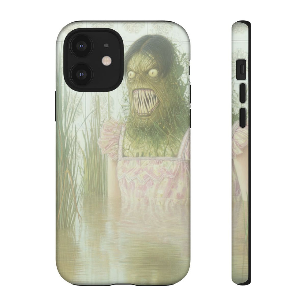 Groen Monster in Roze Jurk tussen Riet