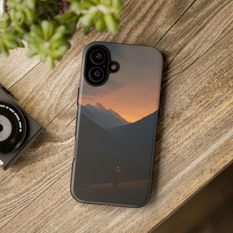 Monnik in Bergdal bij Zonsopkomst