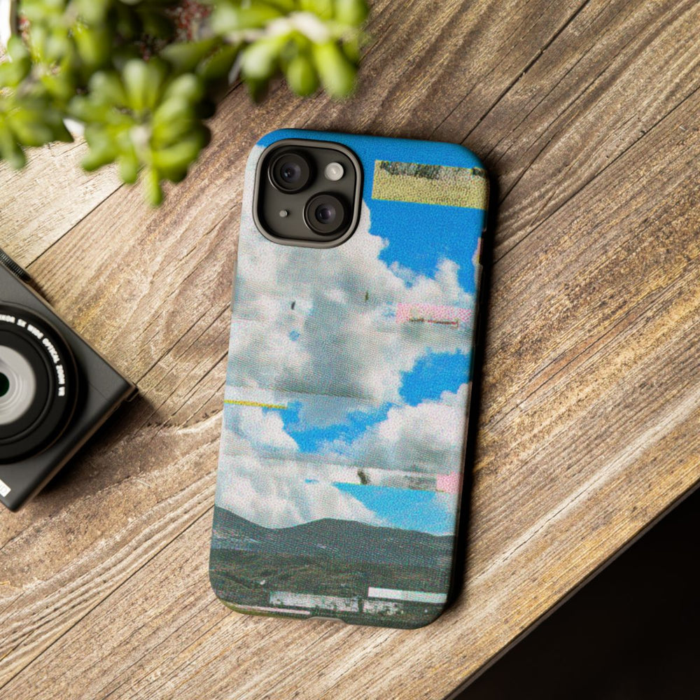 Glitch Effect Wolkenlucht met Bergen