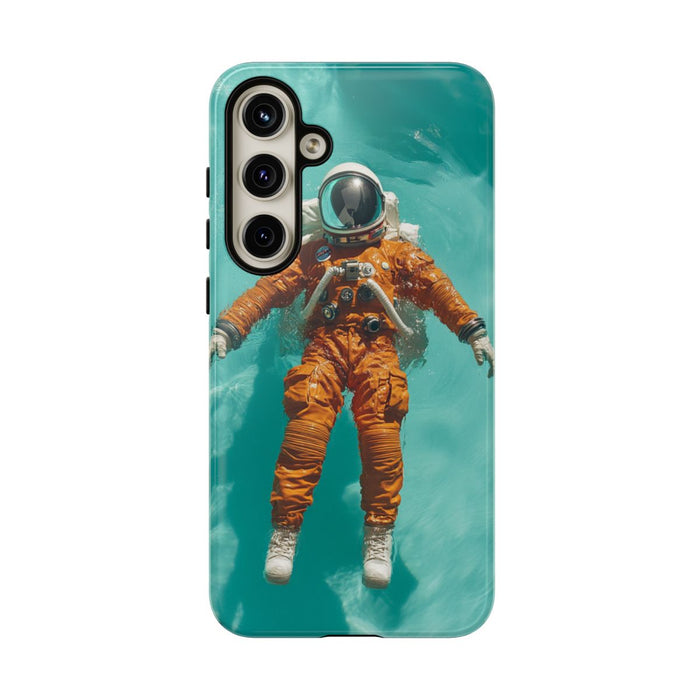 Astronaut in Oranje Pak Zwevend op Water