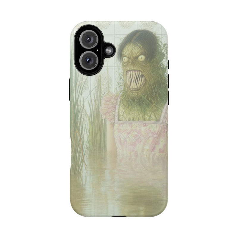 Groen Monster in Roze Jurk tussen Riet