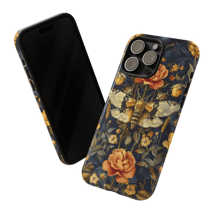 Gouden Bloemen en Mottenpatroon op Donkerblauw