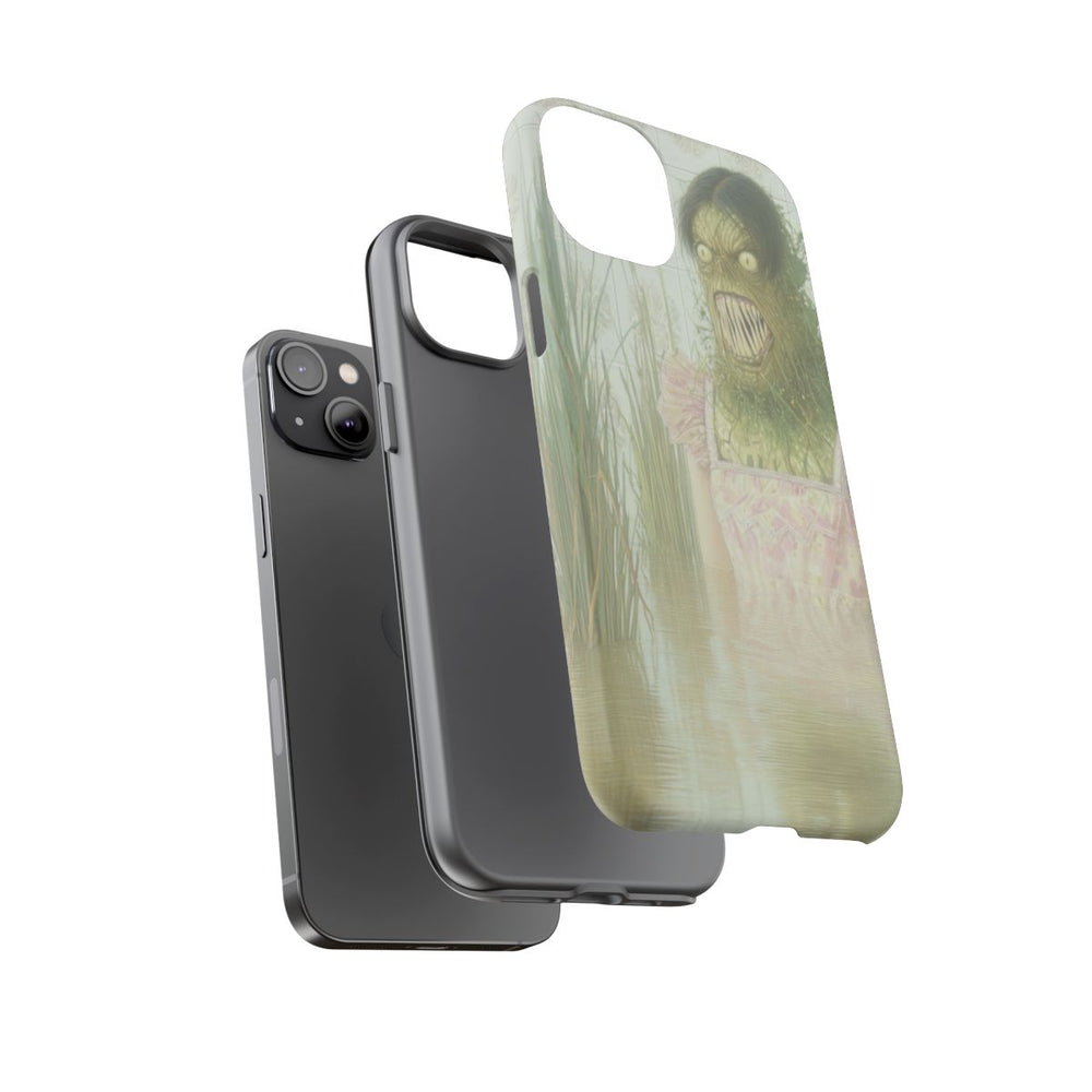 Groen Monster in Roze Jurk tussen Riet