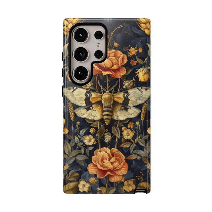 Gouden Bloemen en Mottenpatroon op Donkerblauw