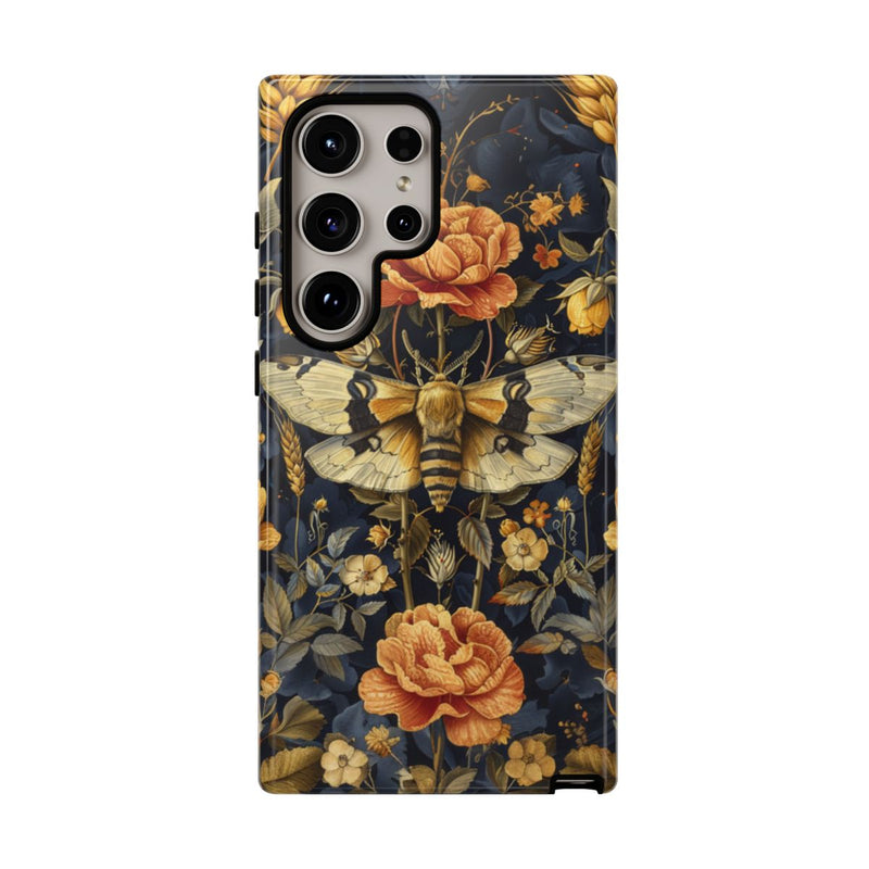 Gouden Bloemen en Mottenpatroon op Donkerblauw