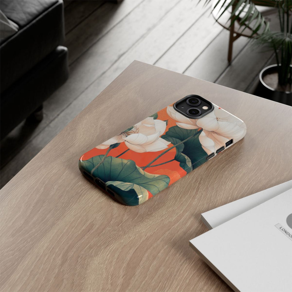 Witte Lotus Bloemen met Groene Bladeren op Oranje Achtergrond