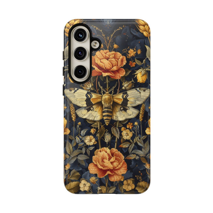 Gouden Bloemen en Mottenpatroon op Donkerblauw