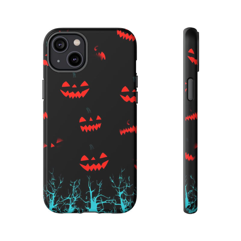 Gloeiende Pompoengezichten Boven Blauwe Bomen