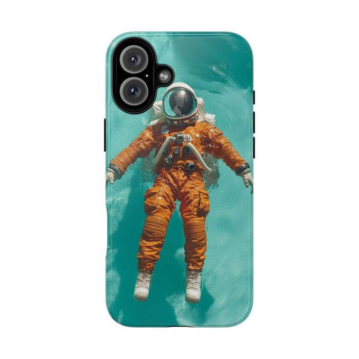 Astronaut in Oranje Pak Zwevend op Water