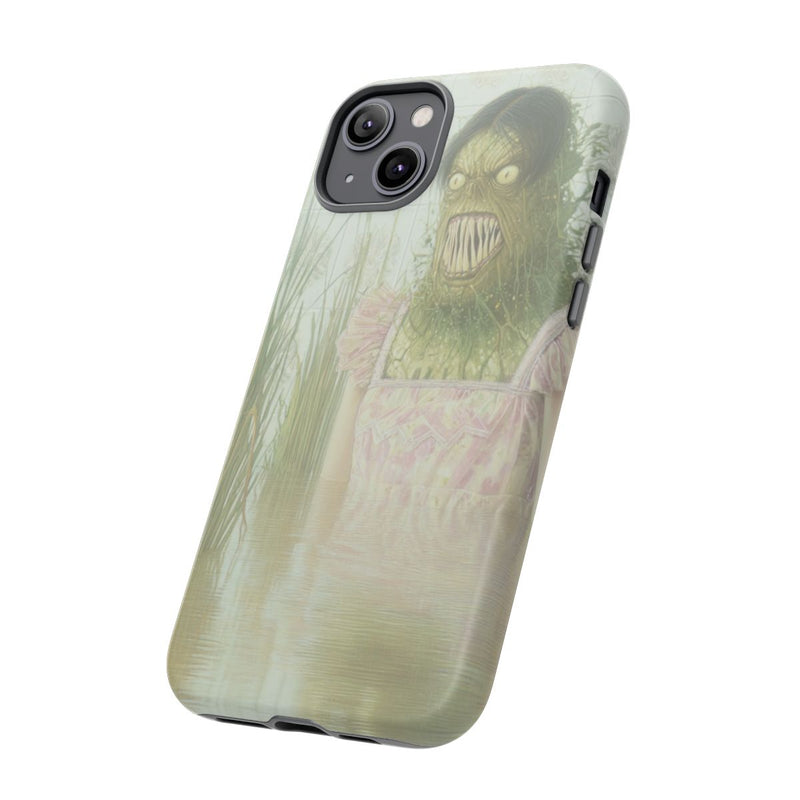 Groen Monster in Roze Jurk tussen Riet