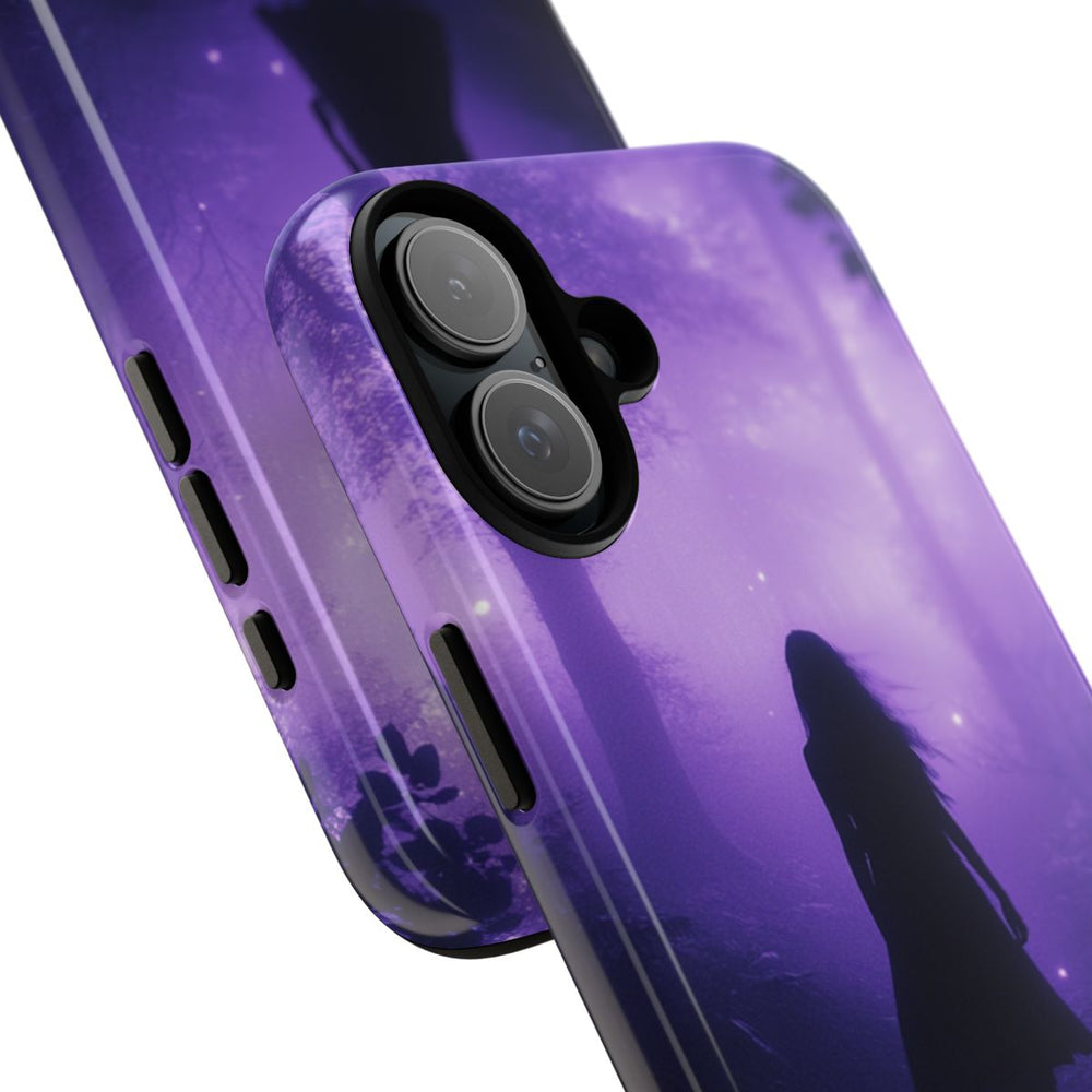 Silhouet in Gloeiend Paars Bos