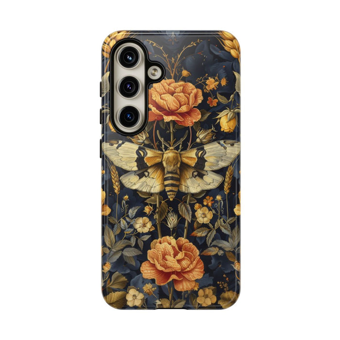 Gouden Bloemen en Mottenpatroon op Donkerblauw