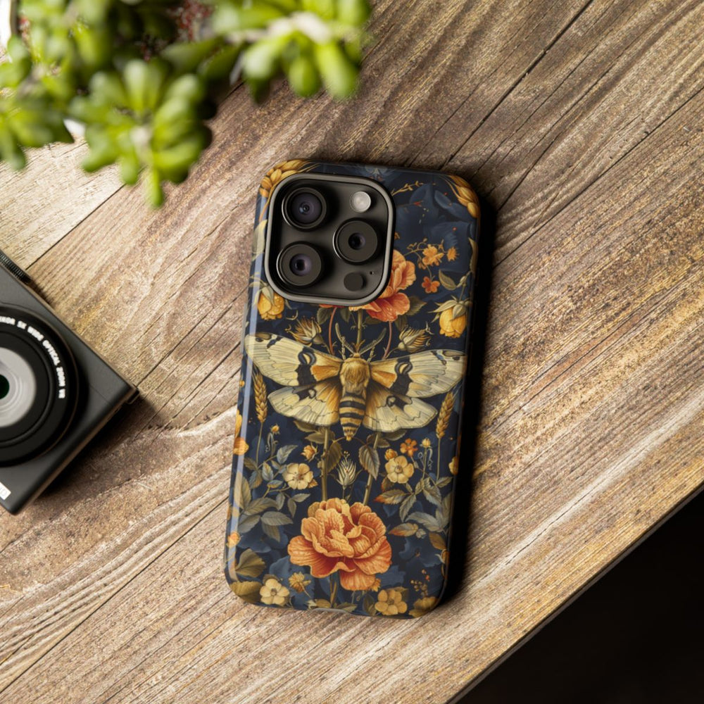 Gouden Bloemen en Mottenpatroon op Donkerblauw
