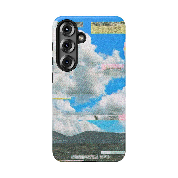 Glitch Effect Wolkenlucht met Bergen