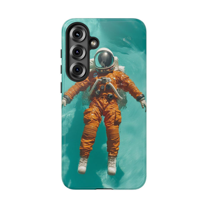 Astronaut in Oranje Pak Zwevend op Water