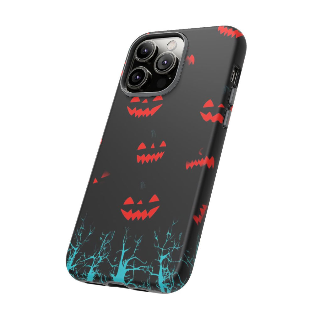 Gloeiende Pompoengezichten Boven Blauwe Bomen