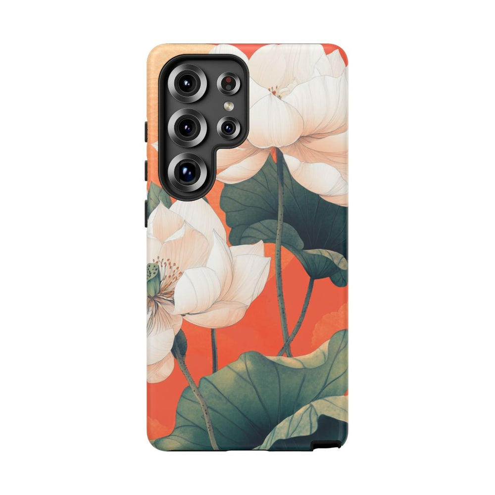 Witte Lotus Bloemen met Groene Bladeren op Oranje Achtergrond