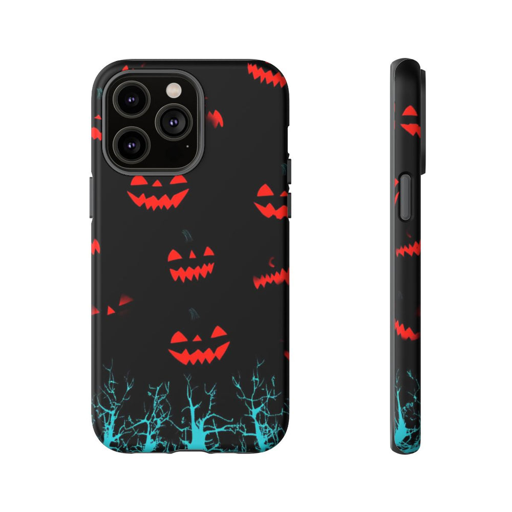 Gloeiende Pompoengezichten Boven Blauwe Bomen