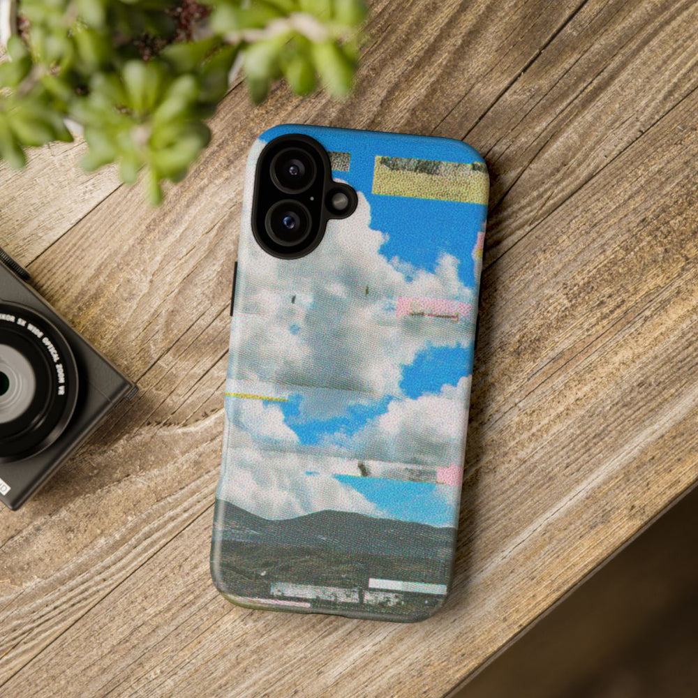 Glitch Effect Wolkenlucht met Bergen