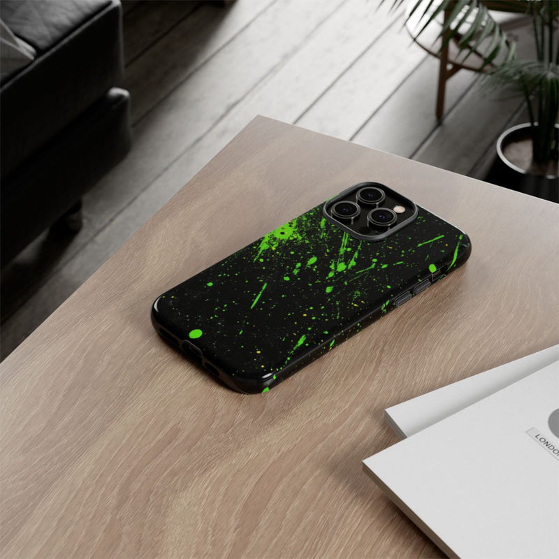 Neon Groene Spetters op Zwarte Achtergrond