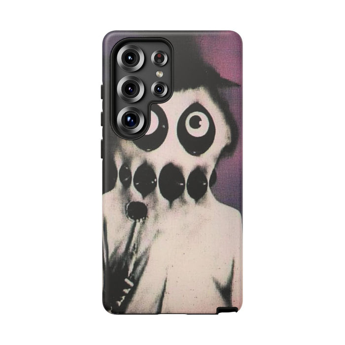 Surrealistisch Wezen met Grote Ogen en Donkere Vlekken